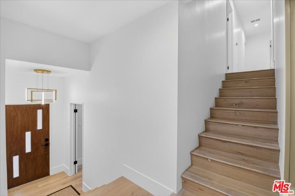 Photo of 15440 Hamner Drive, Los Angeles, CA 90077 (MLS # 25626617)