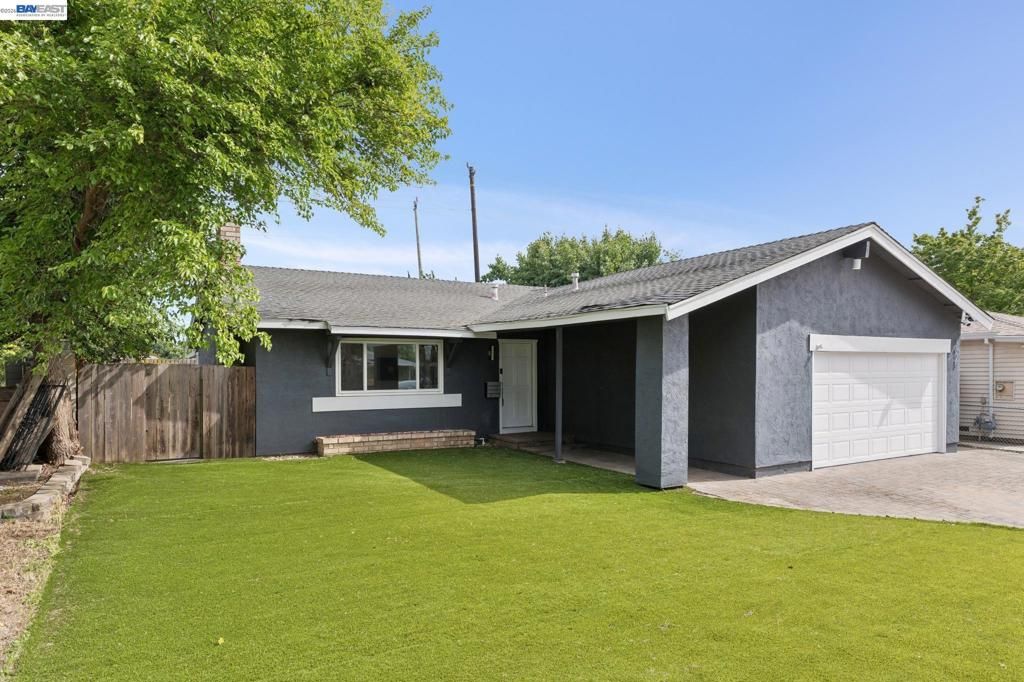 Photo of 1625 Meadowlark Dr Dr, Fairfield, CA 94533 (MLS # 41133335)