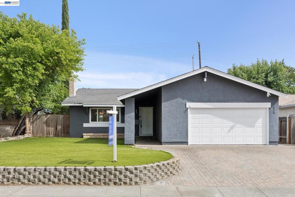 Photo of 1625 Meadowlark Dr Dr, Fairfield, CA 94533 (MLS # 41133335)