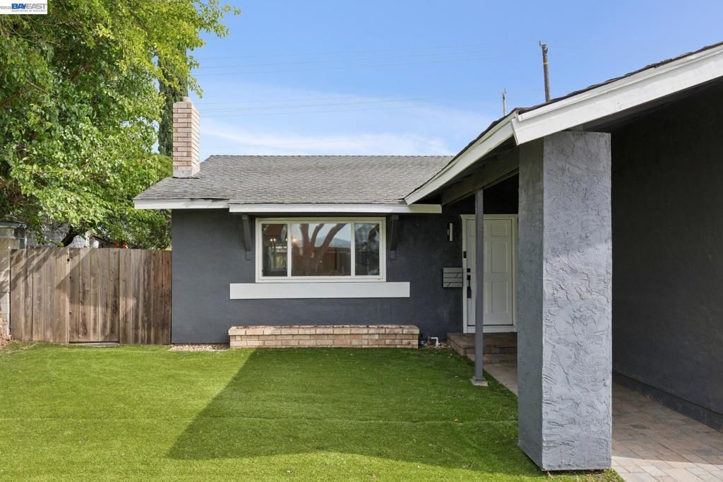 Photo of 1625 Meadowlark Dr Dr, Fairfield, CA 94533 (MLS # 41133335)