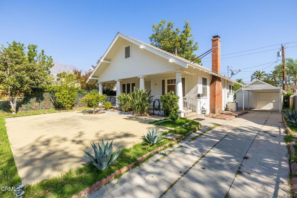 1394 N Oxford Avenue