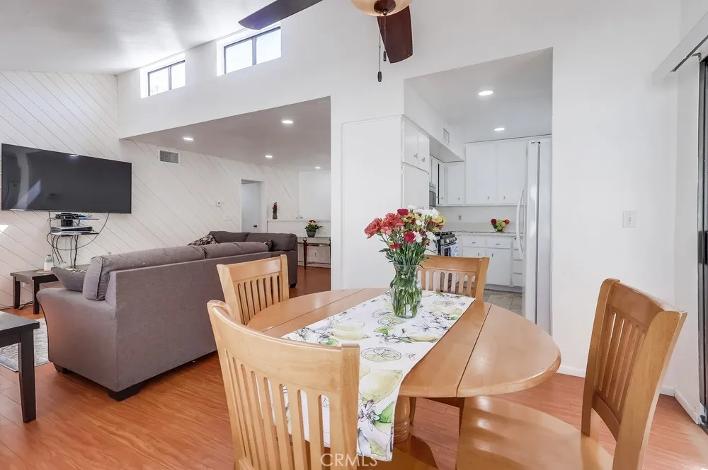 Sunland, California 91040, United States, 2 Bedrooms Bedrooms, ,2 BathroomsBathrooms,Residential,Active,198466