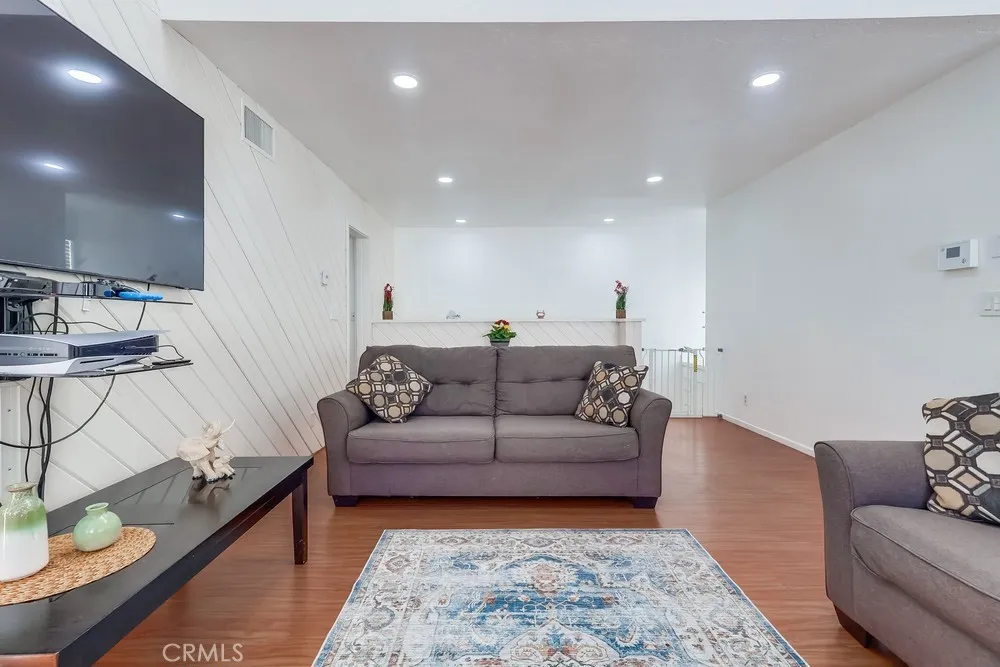 Sunland, California 91040, United States, 2 Bedrooms Bedrooms, ,2 BathroomsBathrooms,Residential,Active,198466