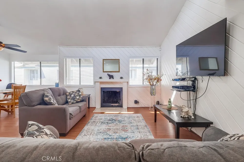 Sunland, California 91040, United States, 2 Bedrooms Bedrooms, ,2 BathroomsBathrooms,Residential,Active,198466