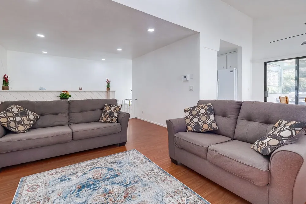 Sunland, California 91040, United States, 2 Bedrooms Bedrooms, ,2 BathroomsBathrooms,Residential,Active,198466