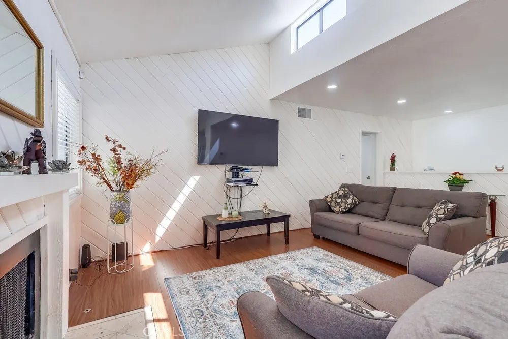 Sunland, California 91040, United States, 2 Bedrooms Bedrooms, ,2 BathroomsBathrooms,Residential,Active,198466