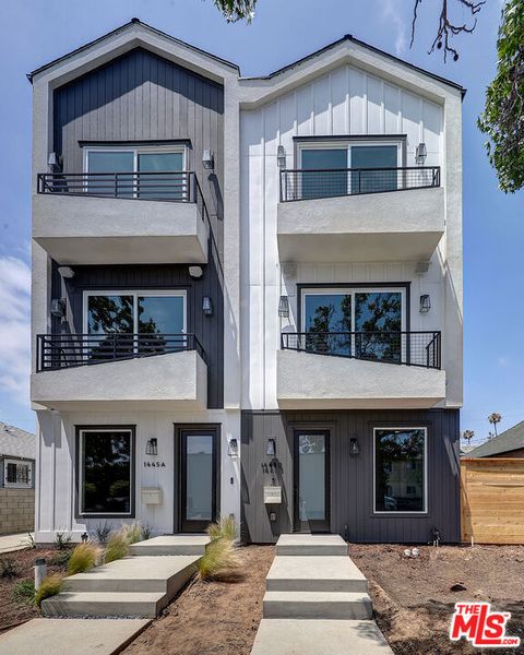 Photo of 1445 S Redondo Boulevard, Los Angeles, CA 90019 (MLS # 26666443)