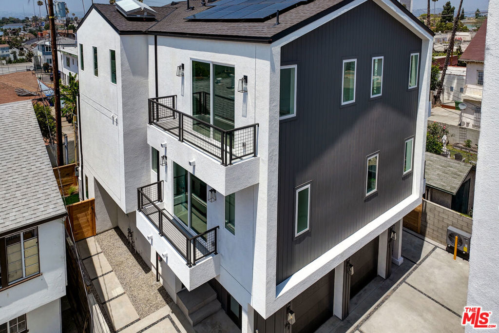1445 S Redondo Boulevard