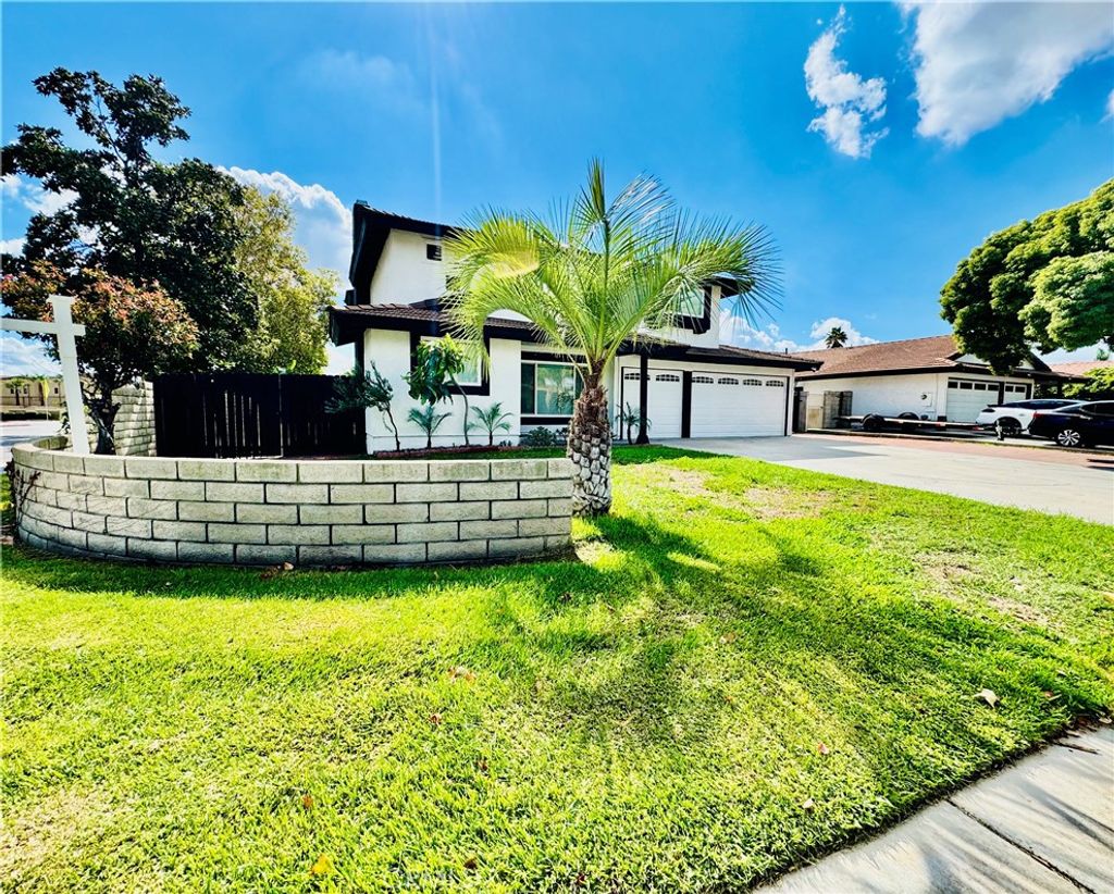 Photo of 703 W Montrose St, Rialto, CA 92376 (MLS # CV25242335)