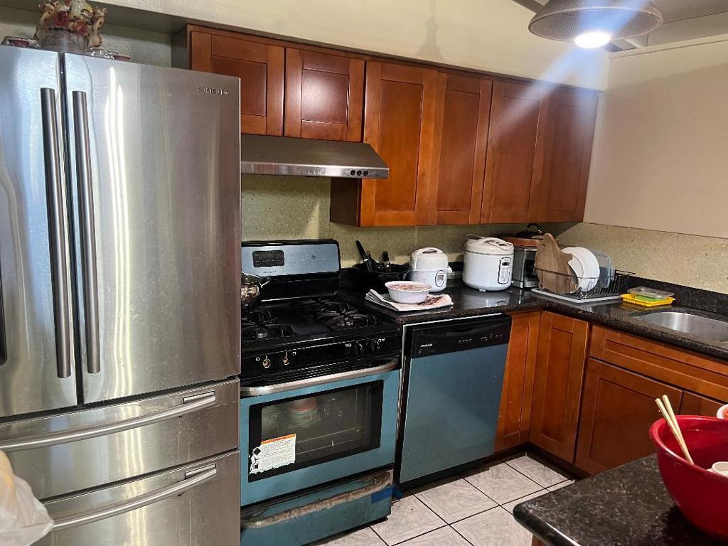 HOT HOT Opportunity Knocks! Calling all INVESTORS! Large 5 bedroom/ 4 Bathroom home 2232sf wowowo, situated near schools, public transportation, shopping center and minutes from major highway. Seller need to sale fast.