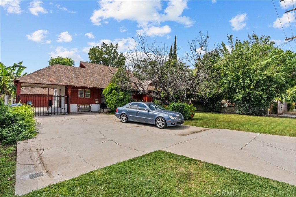 Photo of 7229 De Celis, Van Nuys, CA 91406 (MLS # SR25264045)