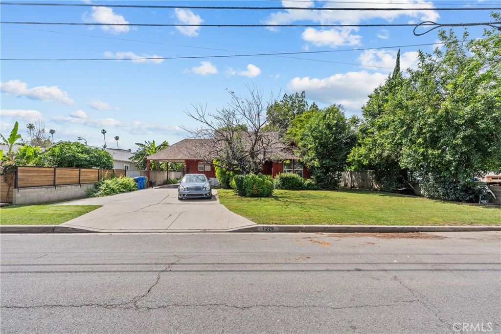 Photo of 7229 De Celis, Van Nuys, CA 91406 (MLS # SR25264045)