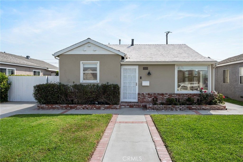 Photo of 15302 Casimir Avenue, Gardena, CA 90249 (MLS # SB26080976)