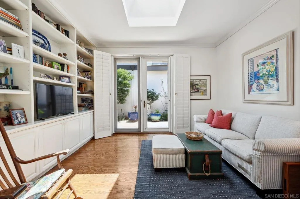 La Jolla, California 92037, United States, 2 Bedrooms Bedrooms, ,2 BathroomsBathrooms,Residential,Active,115355