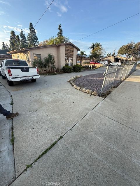 9236 Mango Fontana CA 92335