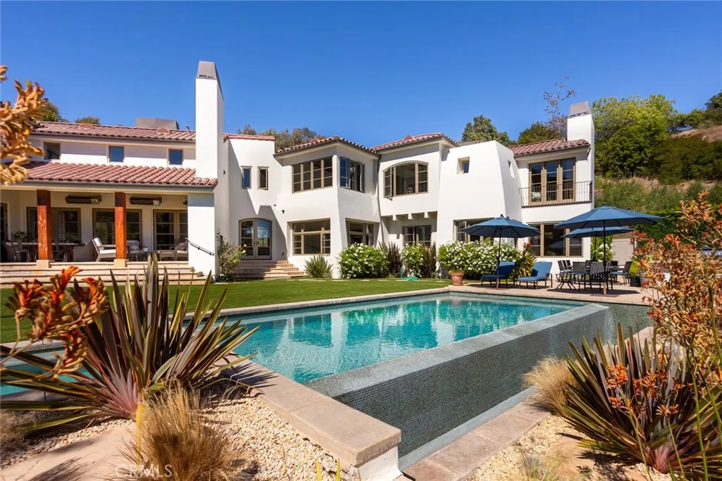 Malibu, California 90265, United States, 4 Bedrooms Bedrooms, ,5 BathroomsBathrooms,Residential,Active,209870