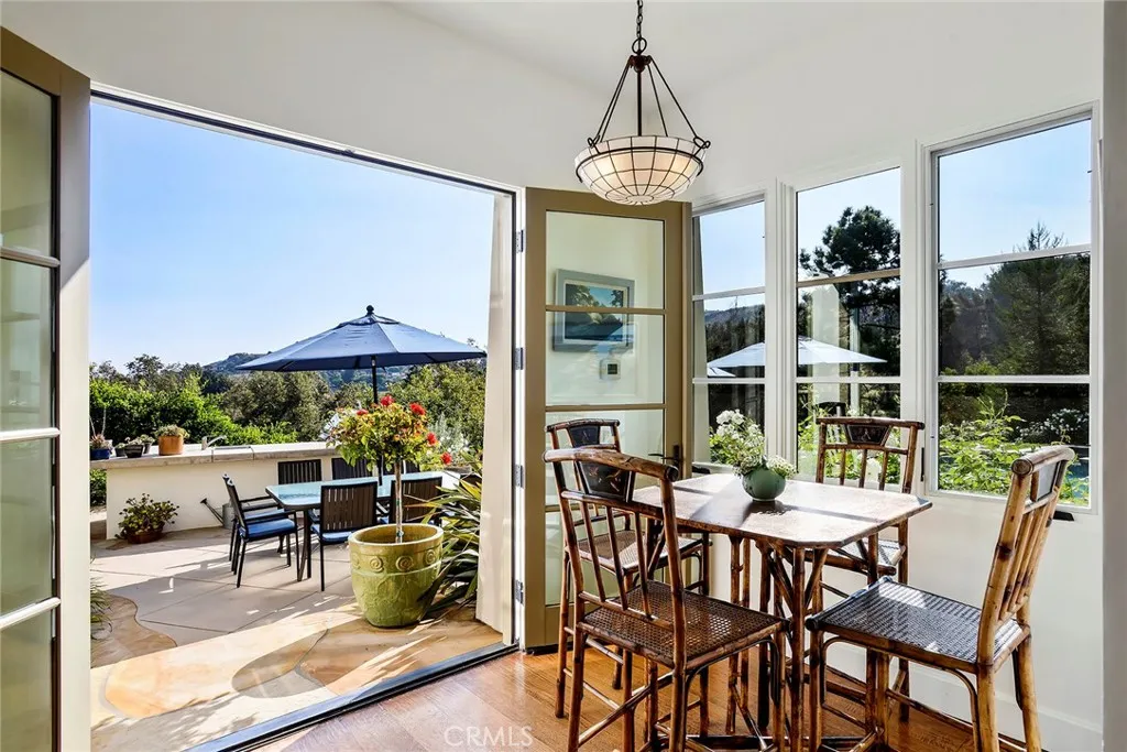 Malibu, California 90265, United States, 4 Bedrooms Bedrooms, ,5 BathroomsBathrooms,Residential,Active,209870