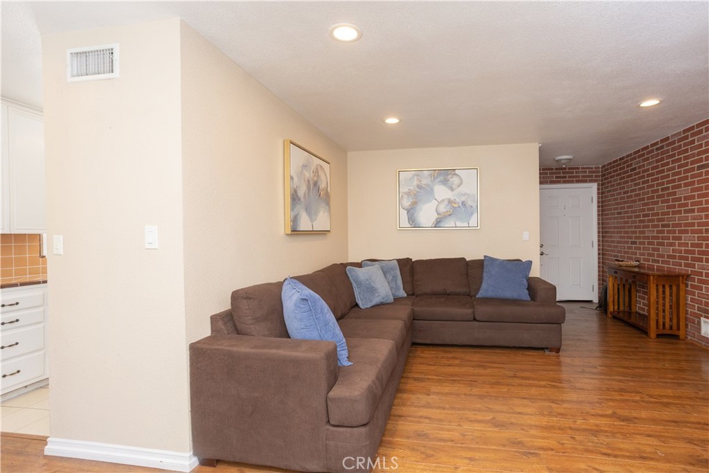 1105 W Ash