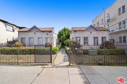 Photo of 714 N St Andrews Place, Los Angeles, CA 90038 (MLS # 26872409)