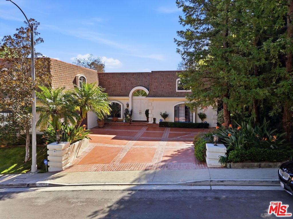 Photo of 9820 Gloucester Drive, Beverly Hills, CA 90210 (MLS # 26668747)
