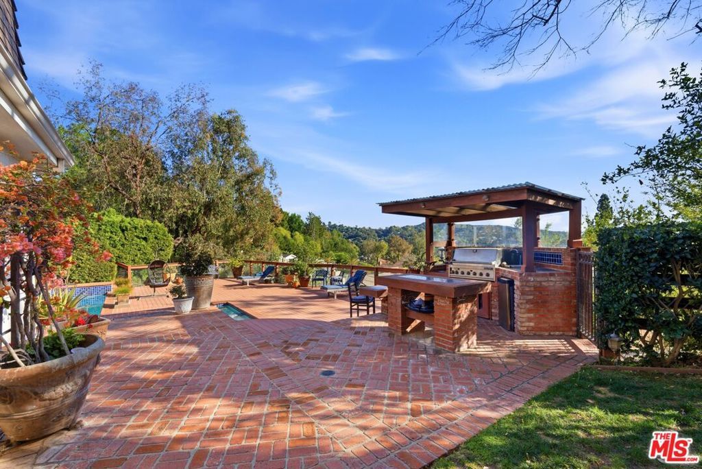 Photo of 9820 Gloucester Drive, Beverly Hills, CA 90210 (MLS # 26668747)