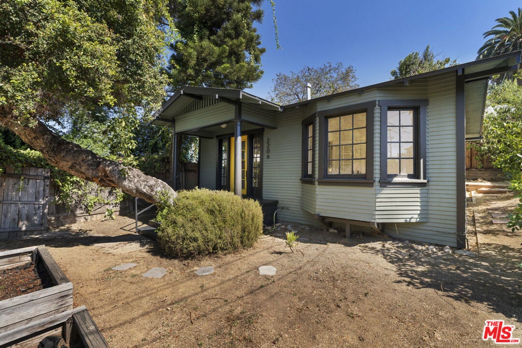 2206 Avon Street