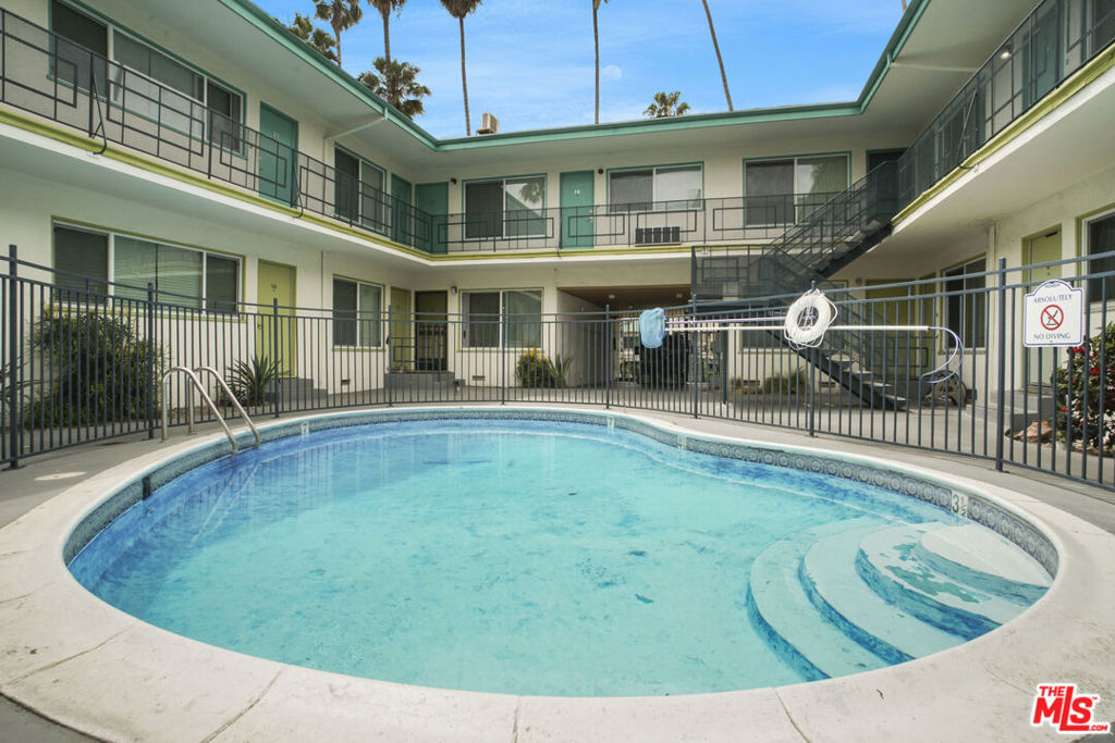 400 S Mariposa Avenue