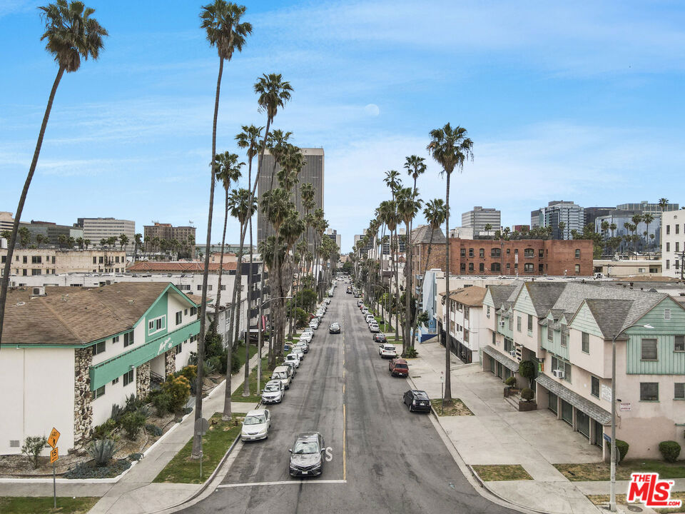 400 S Mariposa Avenue
