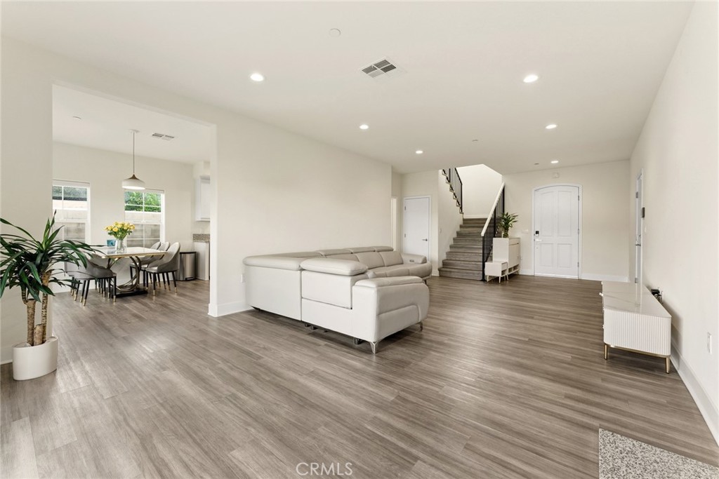 5559 N Burton Avenue