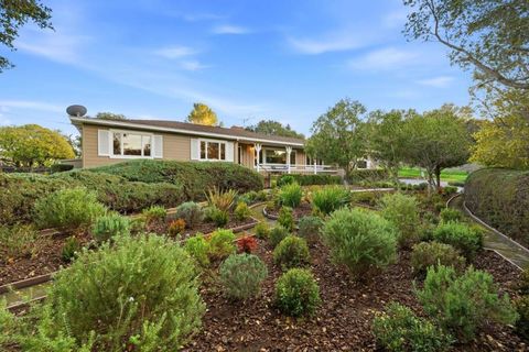 Photo of 135 Harcross Road, Woodside, CA 94062 (MLS # ML82034218)