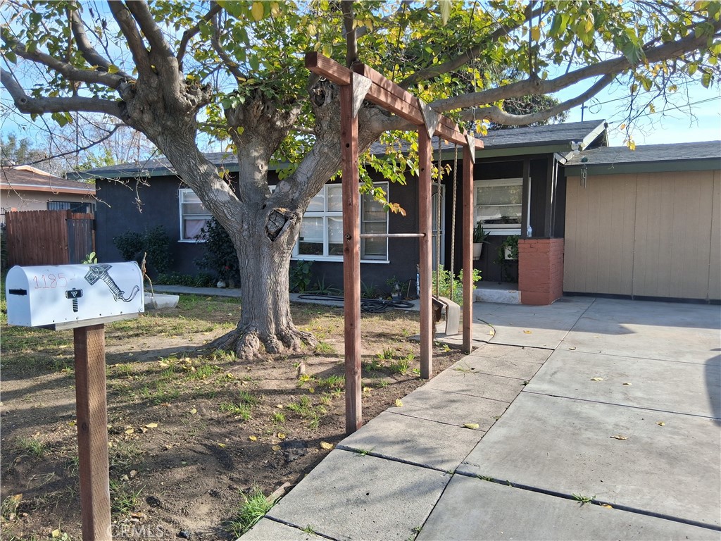 1185 W Devonshire