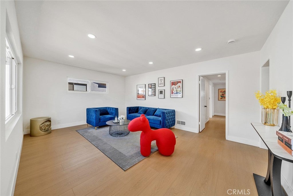 2211 1/8  Casitas Avenue, Altadena CA 91001