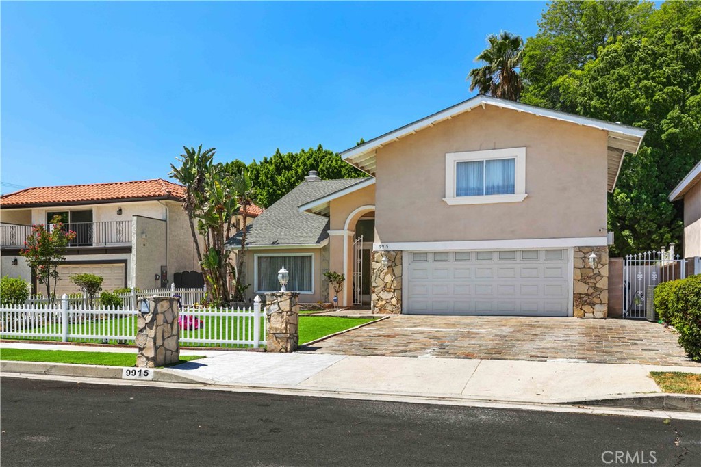 Welcome to this beautiful 5-bedroom, 3.5-bathroom pool home located on a quiet cul-de-sac in one of Chatsworth’s most desirable neighborhoods. This property offers a perfect blend of comfort and entertainment, featuring a sparkling pool, relaxing spa, and a spacious backyard designed for gatherings and outdoor living.
Inside, you’ll find a formal living room with soaring vaulted ceilings, a formal dining room, and a bright kitchen with sliding doors that open directly to the backyard oasis. The home also includes a two-car attached garage with direct access.
Conveniently located near scenic hiking trails, shopping, and the newly developed Vineyards at Porter Ranch, this residence combines lifestyle and location in one remarkable opportunity.