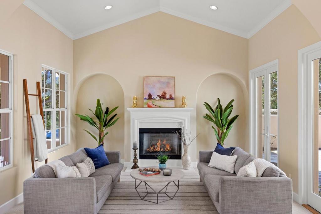 102 Mirasol Court