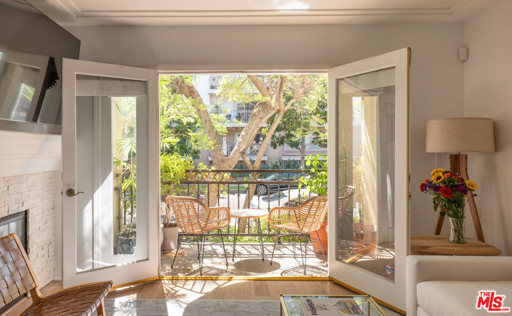 146 S Clark Drive 101