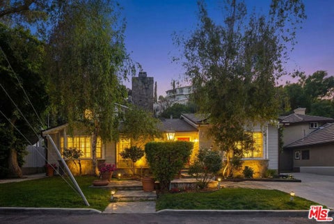 Photo of 3833 Goodland Avenue, Studio City, CA 91604 (MLS # 26661169)