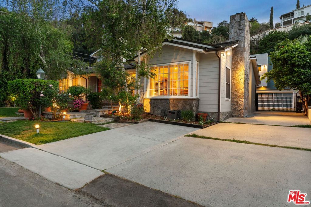 Photo of 3833 Goodland Avenue, Studio City, CA 91604 (MLS # 26661169)