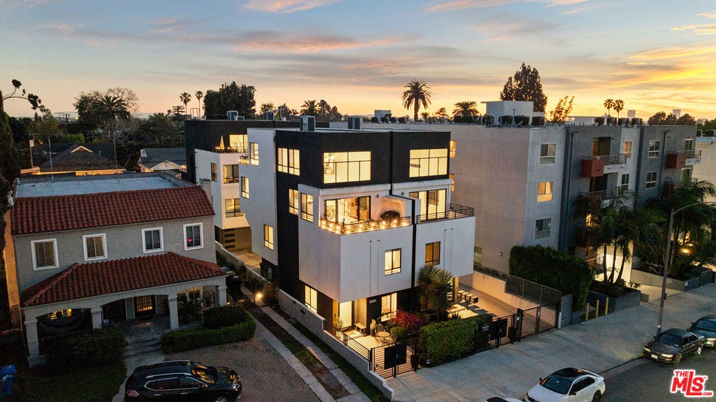 5014 Rosewood Avenue