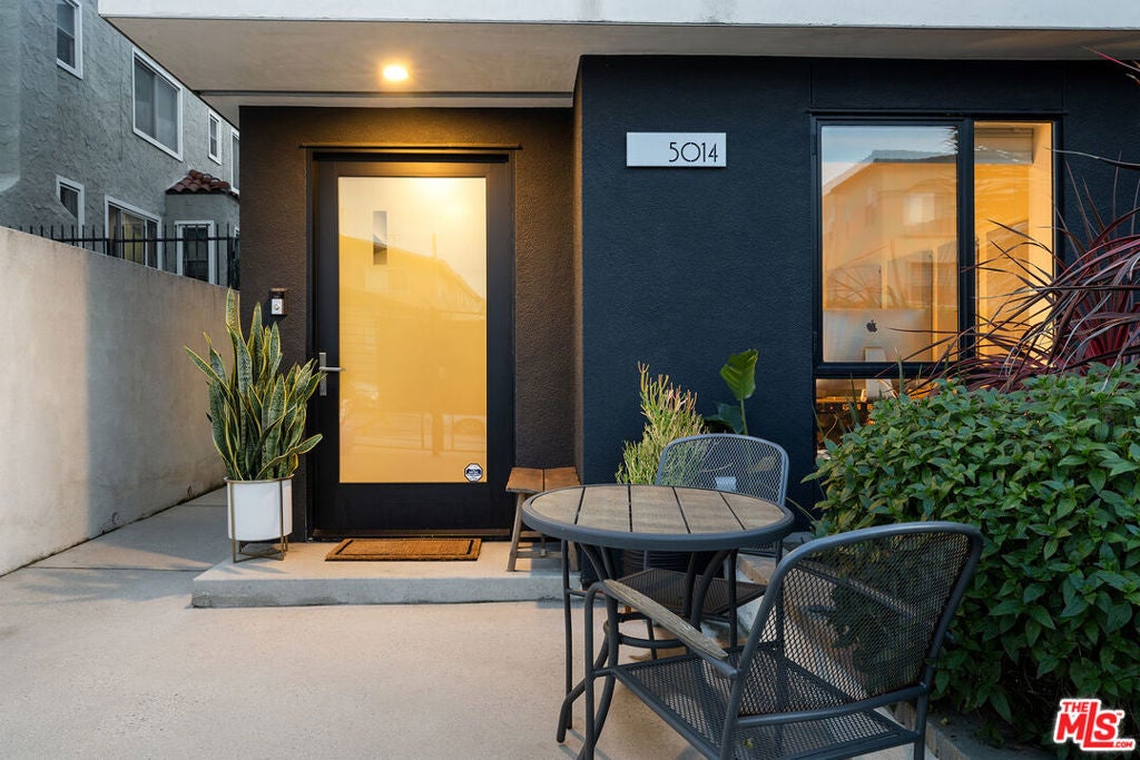 5014 Rosewood Avenue, Los Angeles CA 90004
