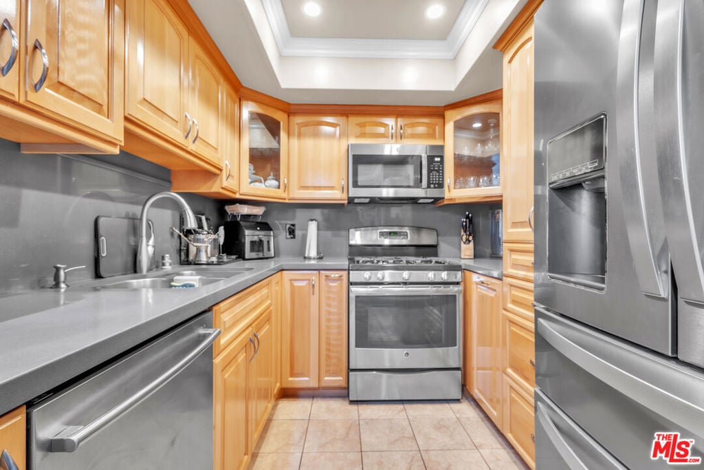14610 Erwin Street 211