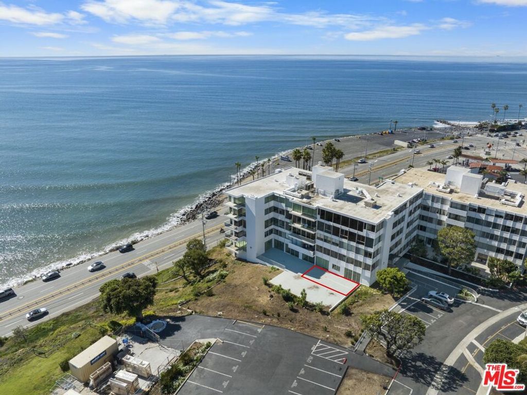 Photo of 17366 W Sunset Boulevard #102, Pacific Palisades, CA 90272 (MLS # 26657531)