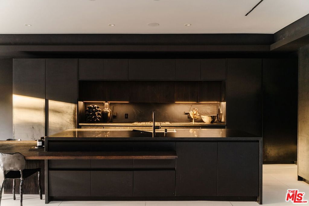 537 N Alta Vista Boulevard