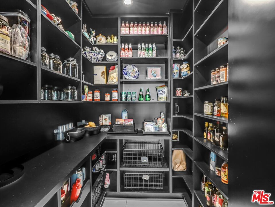 537 N Alta Vista Boulevard