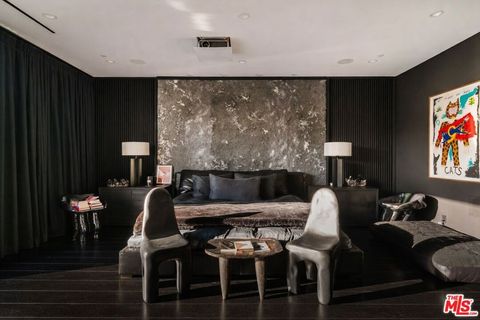 Photo of 537 N Alta Vista Boulevard, Los Angeles, CA 90036 (MLS # 26662831)