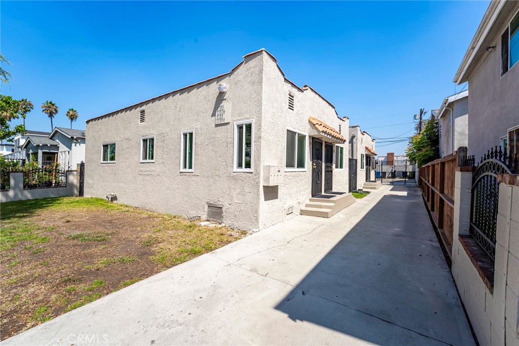 1733 W 84th Place
