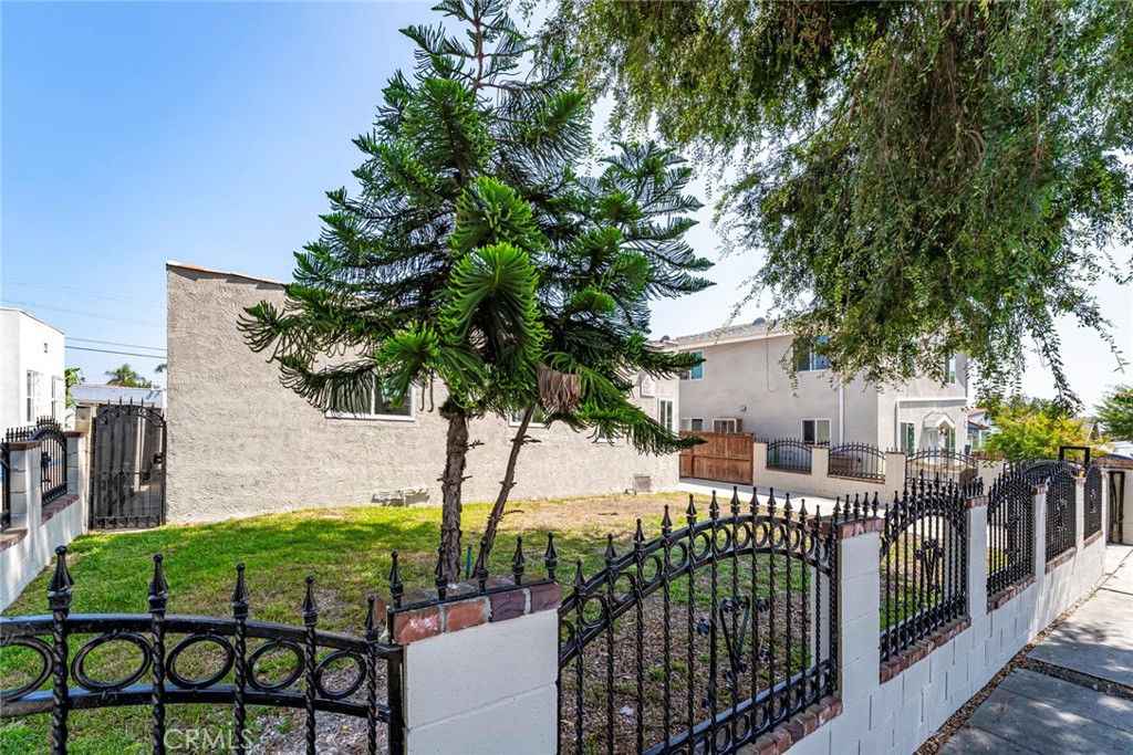 1733 W 84th Place
