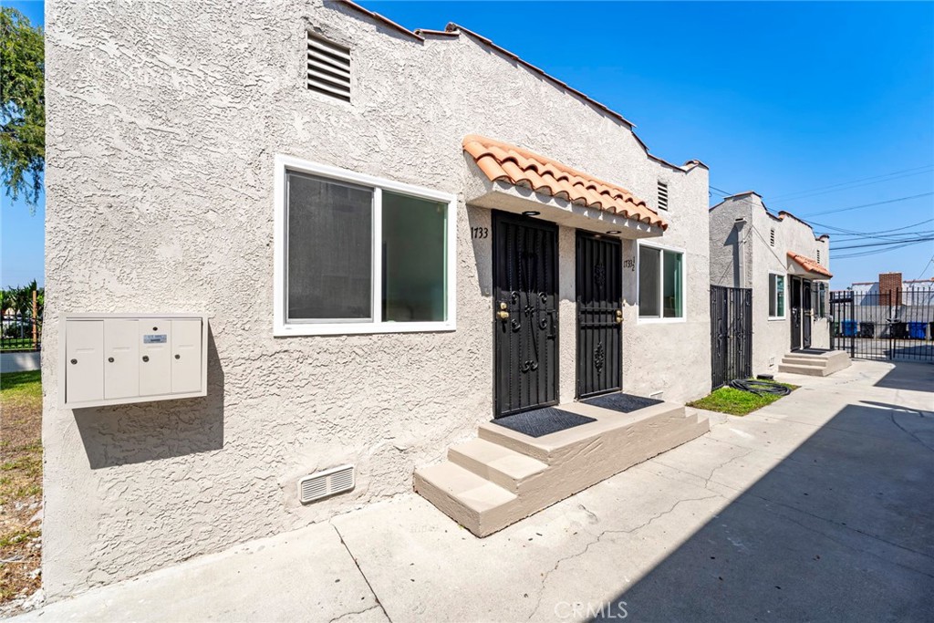 1733 W 84th Place