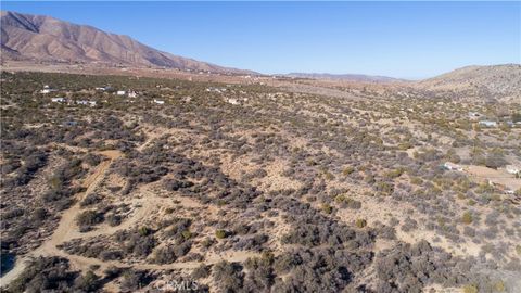 Photo of 128 Finchgrove Avenue, Juniper Hills, CA 93553 (MLS # JT25202173)