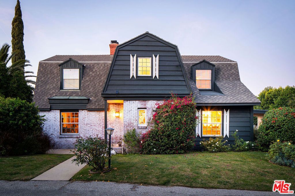 Photo of 14321 Valerio Street, Van Nuys, CA 91405 (MLS # 26639765)