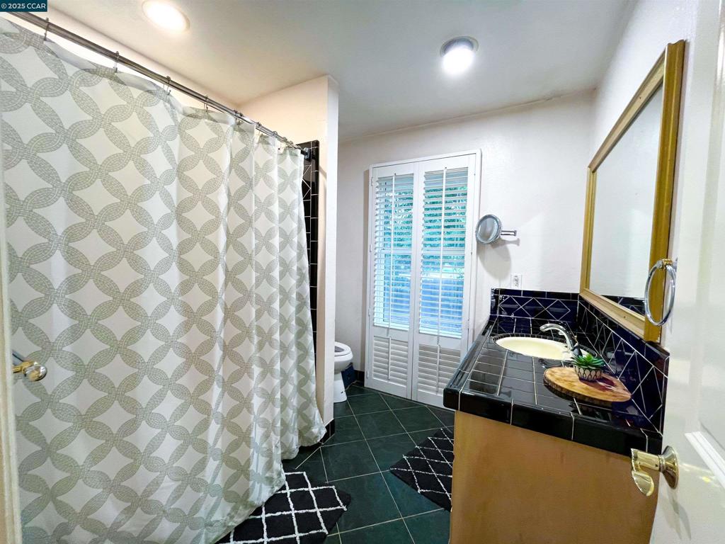 OAKLEY - Residential